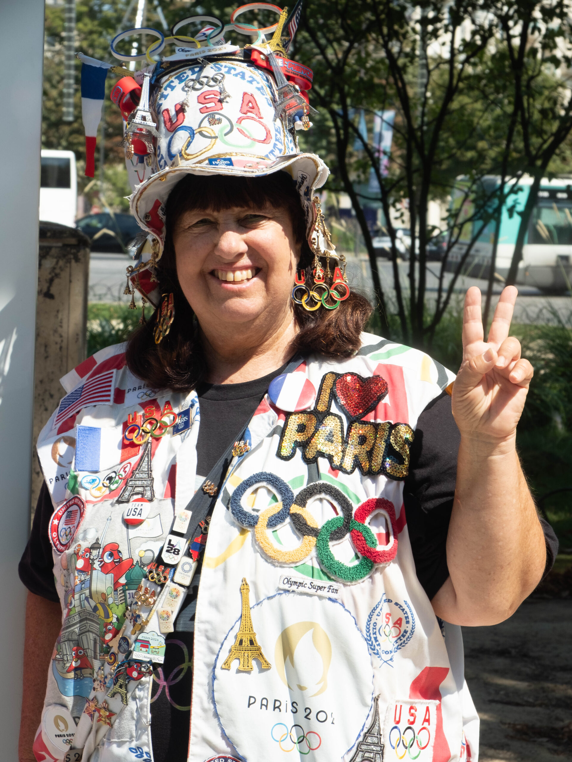 Vivianne Robinson est adoubée "Olympic Super Fan" - Elle atravaillé de jour et de nuit pour assurer le financement de son voyage.