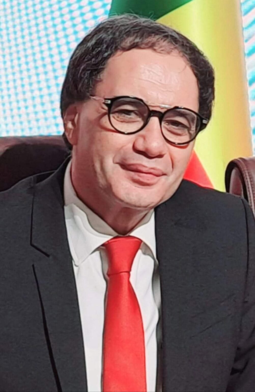Mohamed Zinelabidine, un intellectuel tunisien homme d’action et de création Mohamed Zinelabidine est une force de création. Il semble inarrêtable dans la création de son empire intellectuel