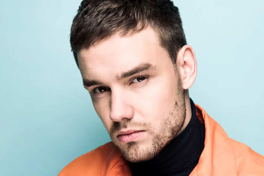 Liam Payne du groupe One Direction est mort. Liam Payne est mort hier. Ses fans se rassemblent en Argentine pour honorer leur idole.