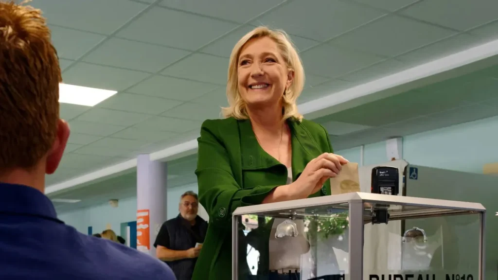 Marine Le Pen, privée de présidence à cause d'une affaire d'emplois fictifs et de détournement de fonds? Il est bien possible qu'au vu de sa popularité, remontée en flèche suite aux élections ait grandement contribué au procès.