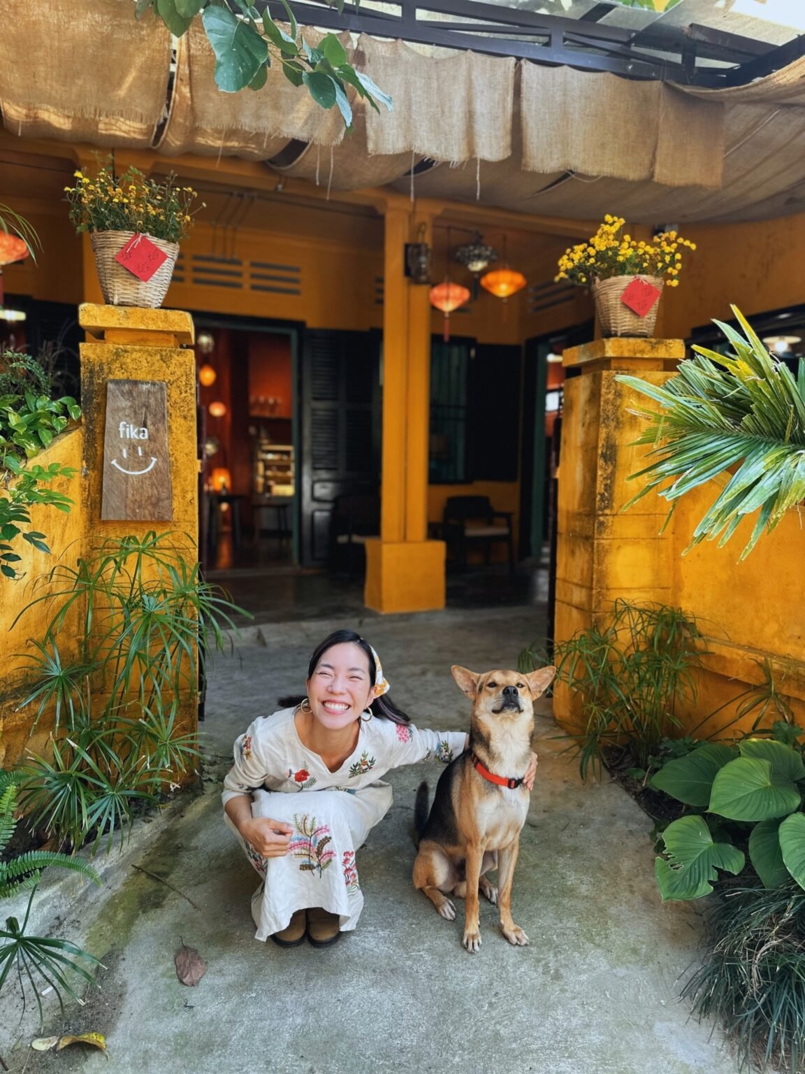 Vietnam: Entre Banh Mi et bonne vie, un guide culinaire proposé par Lylla Nguyen Voicy Lylla Nguyen. Cette femme vietnamienne a fait du rêve américain son propre rêve vietnamien. Experte dans la gastronomie locale, découvrez son histoire ainsi que certaines de ses recommendations.