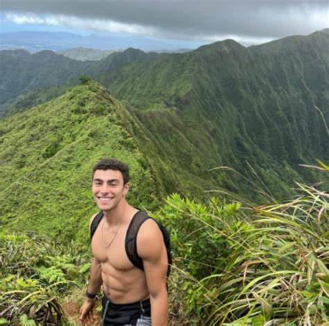 Luigi Mangione, au Costa Rica. Beaucoup d'internautes ont exprimé leur admiration pour son physique avantageux.