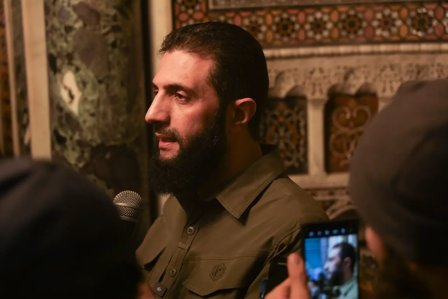 Ahmad al-Chareh est le nouveau dirigeant syrien souhaite réecrire la Constitution et a annoncé que des élections pourraient prendre 4 ans.