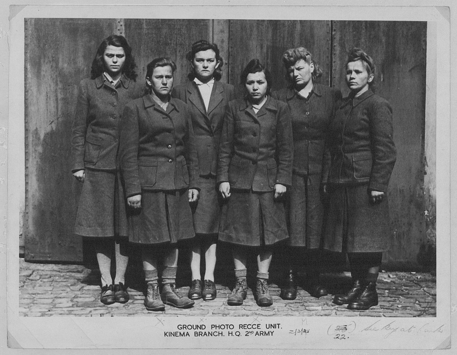 Des gardiennes de camps de concentration. © National Archives UK