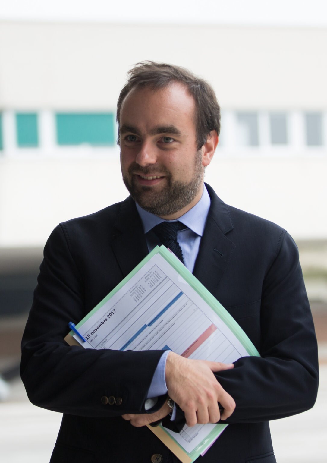 Sébastien Lecornu, Ministre des armées annonce que le France s'oppose proactivement à la menace terroriste de l'Etat islamique en envoyant des missiles sur la Syrie. Est-ce que ce sera vu comme une tentative de faire monter les tensions comme il y a plus de neuf ans?