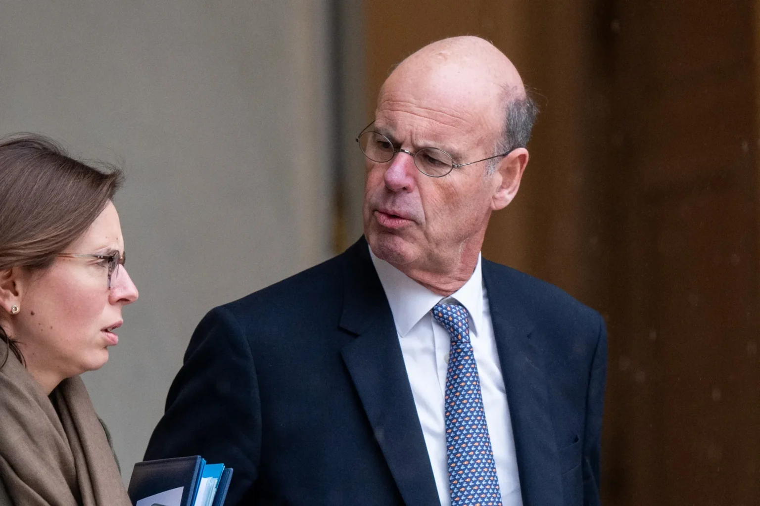 Eric Lombard s'oppose au durcissement des conditions d'immigration en France mises en avant par la directive de Bruno Retailleau.
