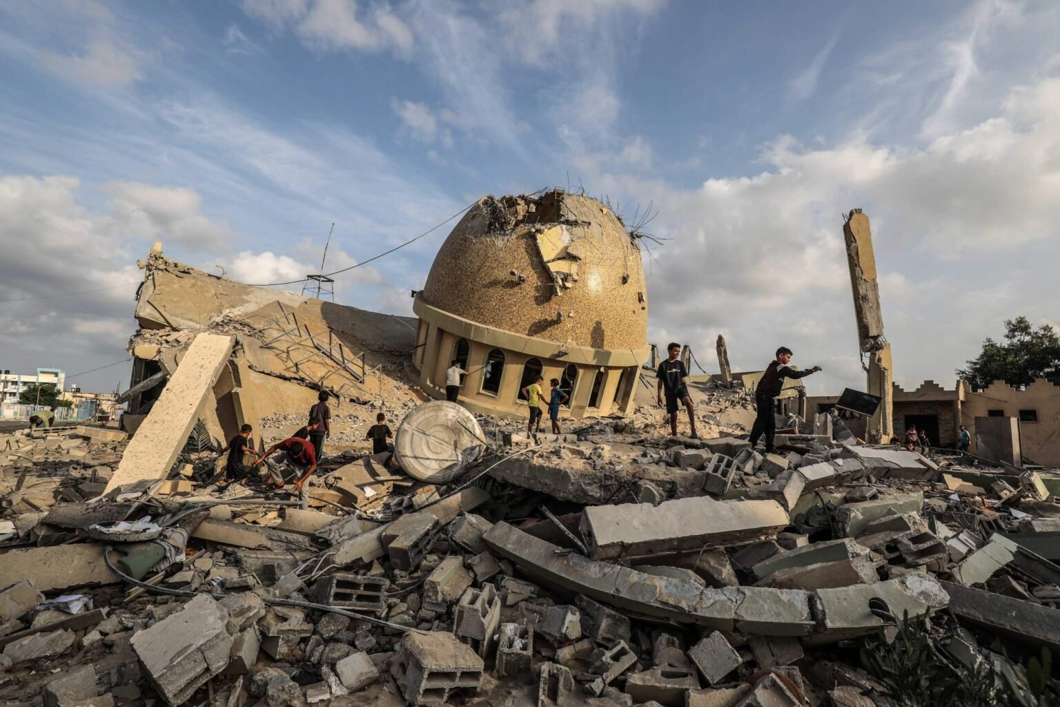 Les ruines de Gaza, il y a un an. Aujourd'hui, Donald Trump suggère que cela pourrait devenir une Côte d'Azur du Moyen-Orient. Ce projet requièrerait le déplacement de toute la population gazaouite.