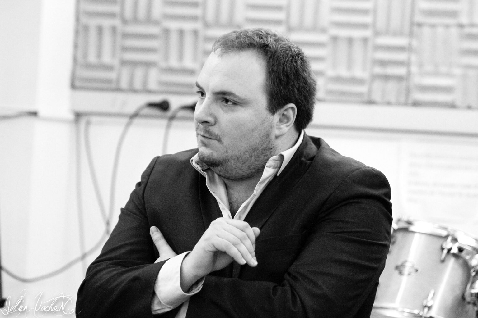 La Justice des Mineurs : une réforme dure qui répond à des problèmes sociaux qui perdurent. Fabien Gay, sénateur communiste ne voit pas d'un bon oeil la réforme sur la Justice des mineurs. ©L'Atelier de Cédric, Fête de l’Humanité