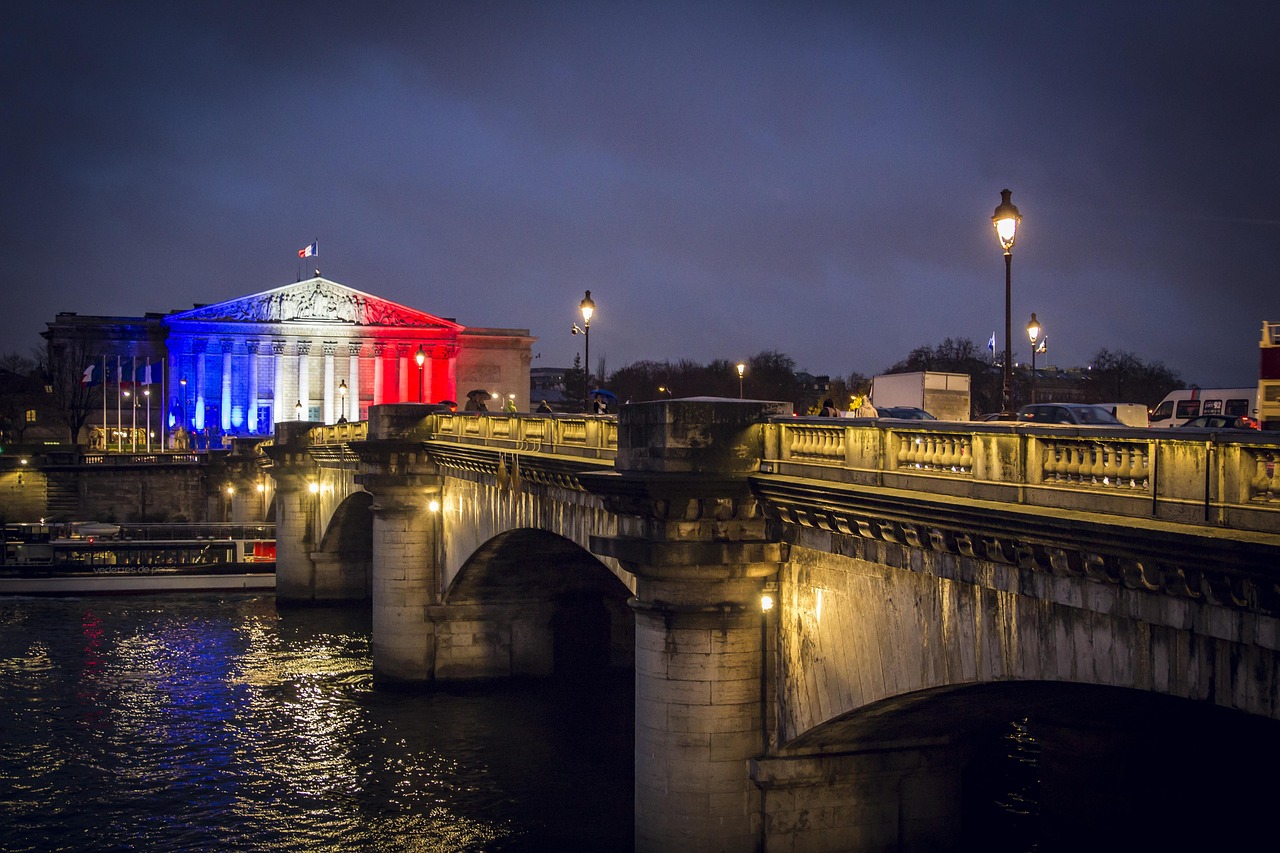 La confiance en les institutions françaises est au plus bas.