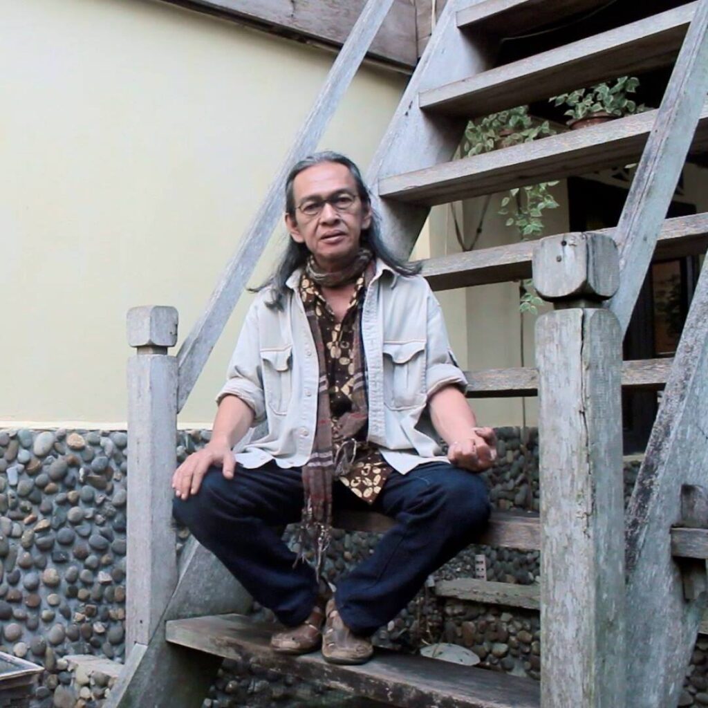 Le Dr. Erwan Suryanegara a eu la gentillesse de nous expliquer l'importance des trouvailles de George Coedès dans ses recherches.