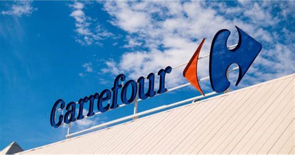 Carrefour : « On n’a pas fermé de magasins » La devanture d'un Carrefour