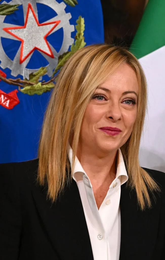 Giorgia Meloni : Son gouvernement soutient toujours l’Ukraine et reste fidèle à l’OTAN. La Première Ministre italienne Giorgia Meloni et son entourage politique montrent un soutien inconditionnel envers l'Ukraine et l'OTAN