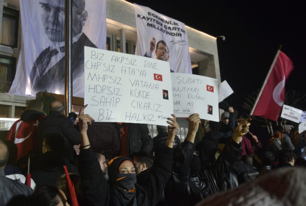 Les images des manifestatoins ayant éclaté à la suite de l'arrestation du maire d'Istanbul. ©Dora Mengüç