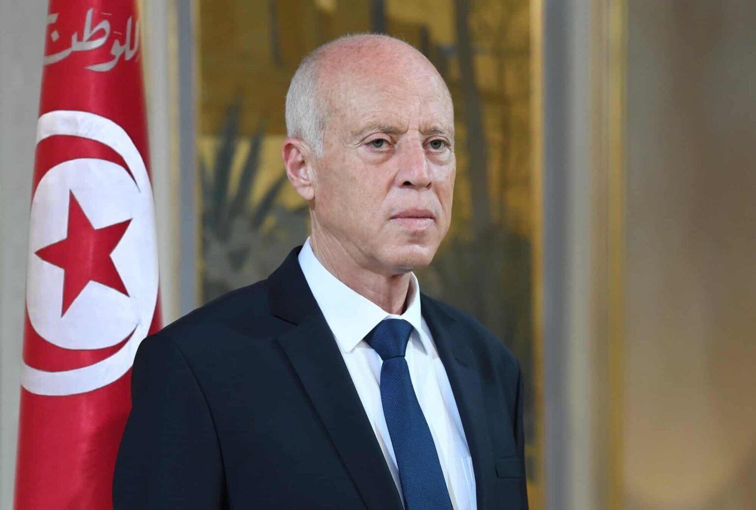 Kaïs Saïed est le président tunisien. Apparemment, ce serait sous ses ordres que les opposants à son gouvernement auraient été condamnés.
