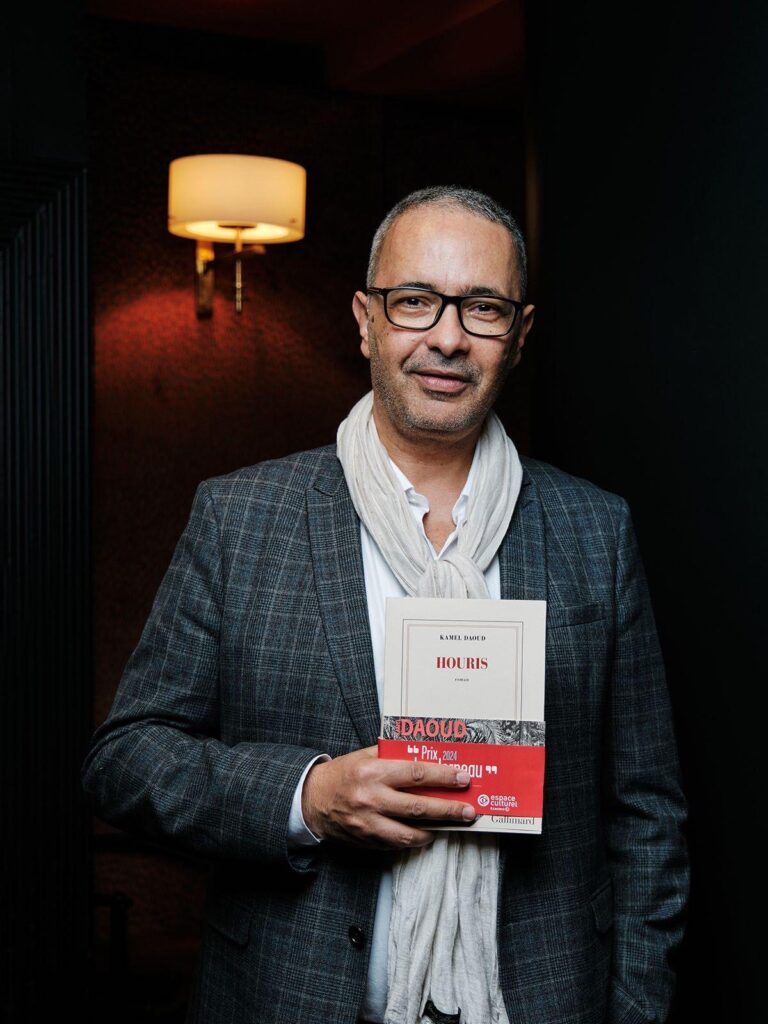 Kamel Daoud, visé par deux mandats d’arrêt internationaux L'écrivain Kamel Daoud est persécuté.