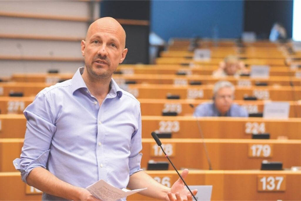 L’Europe en armes : le mirage de la puissance militaire Marc Botenga nous parle du mythe d'un réarmement européen positif. ©Audiovisuel du Parlement européen