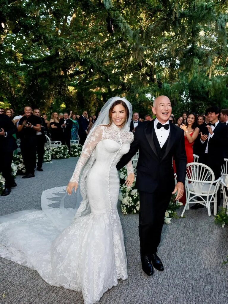 Le mariage de Jeff Bezos à Venise génère la colère des habitants Le mariage de Jeff Bezos n'a pas fait bon ménage avec les vénitiens.