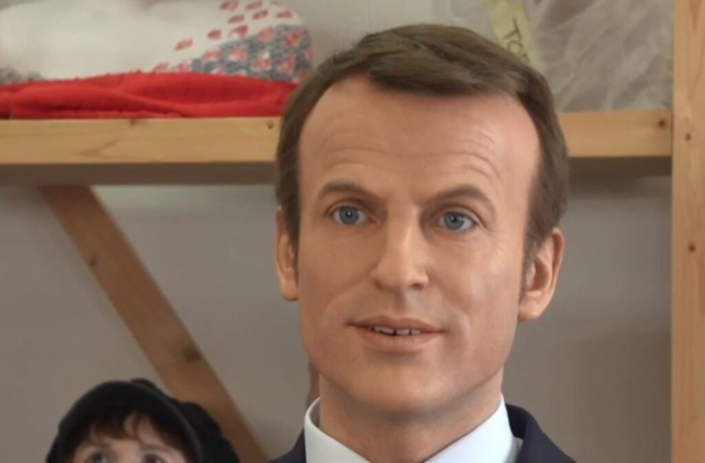 La statue d’Emmanuel Macron, dérobée par Greenpeace La statue d'Emmanuel Macron a été volée par les militants de Greenpeace