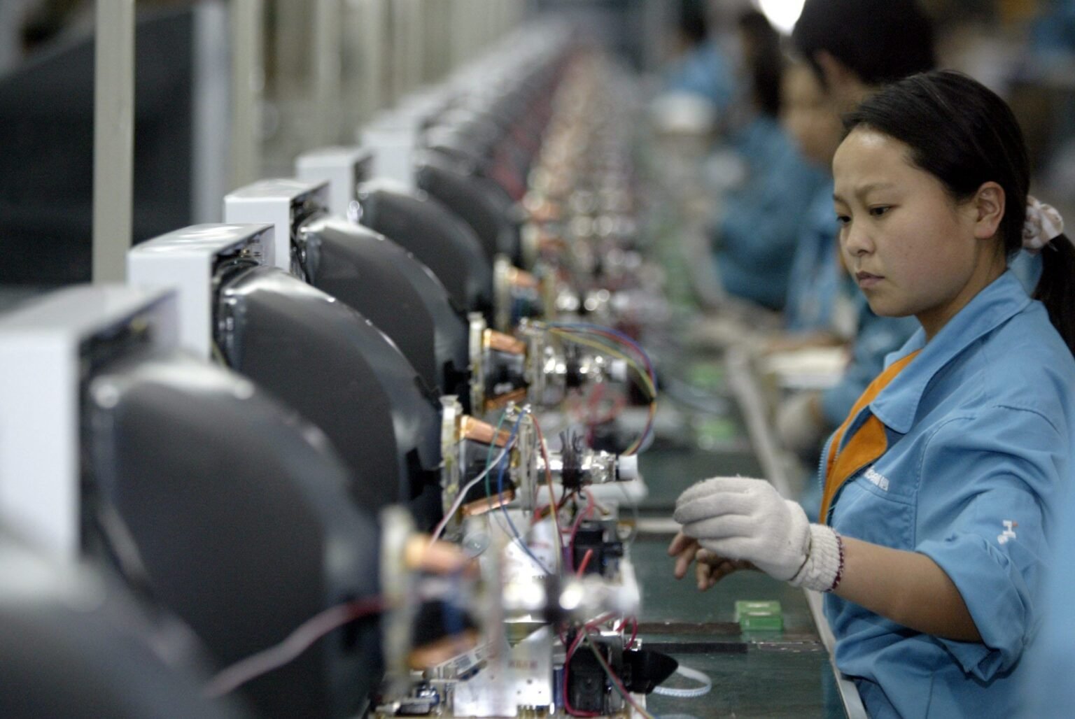 La production chinoise dépend énormément des consommateurs européens et américains. Freiner leur domination en arrêtant d'acheter, c'est éviter la perte de savoir-faire et aider notre pays à se relancer économiquement