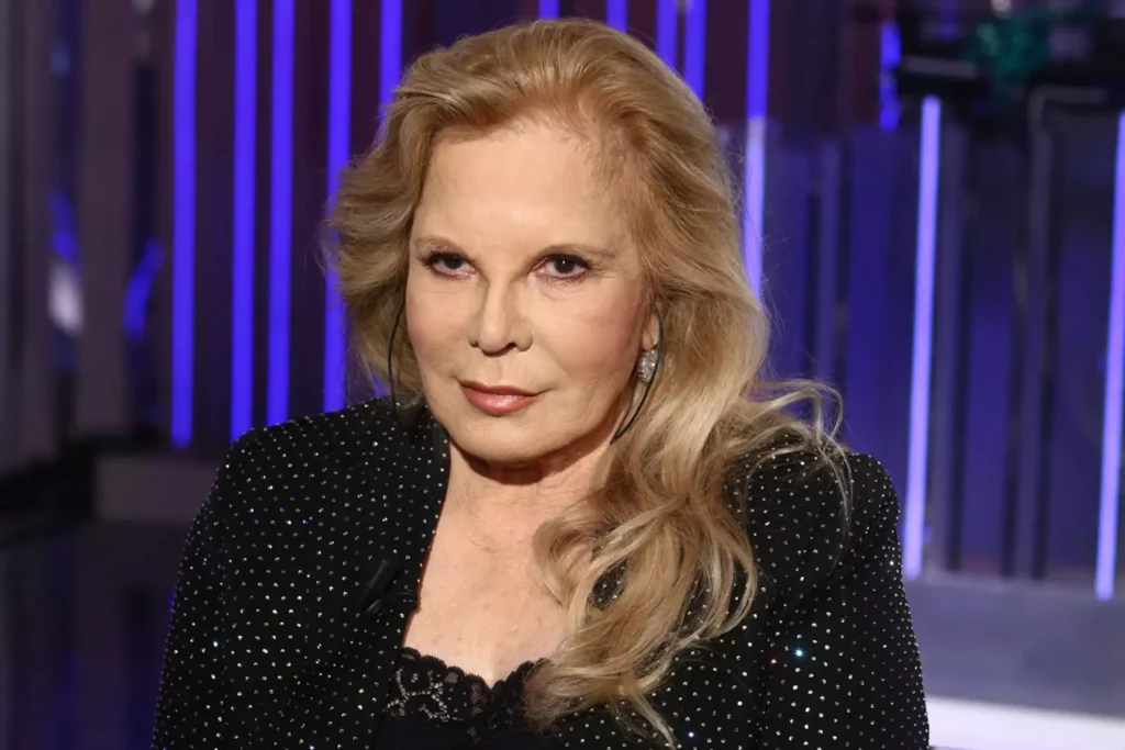 L'incroyable Sylvie Vartan reçoit enfin la Légion d'Honneur!