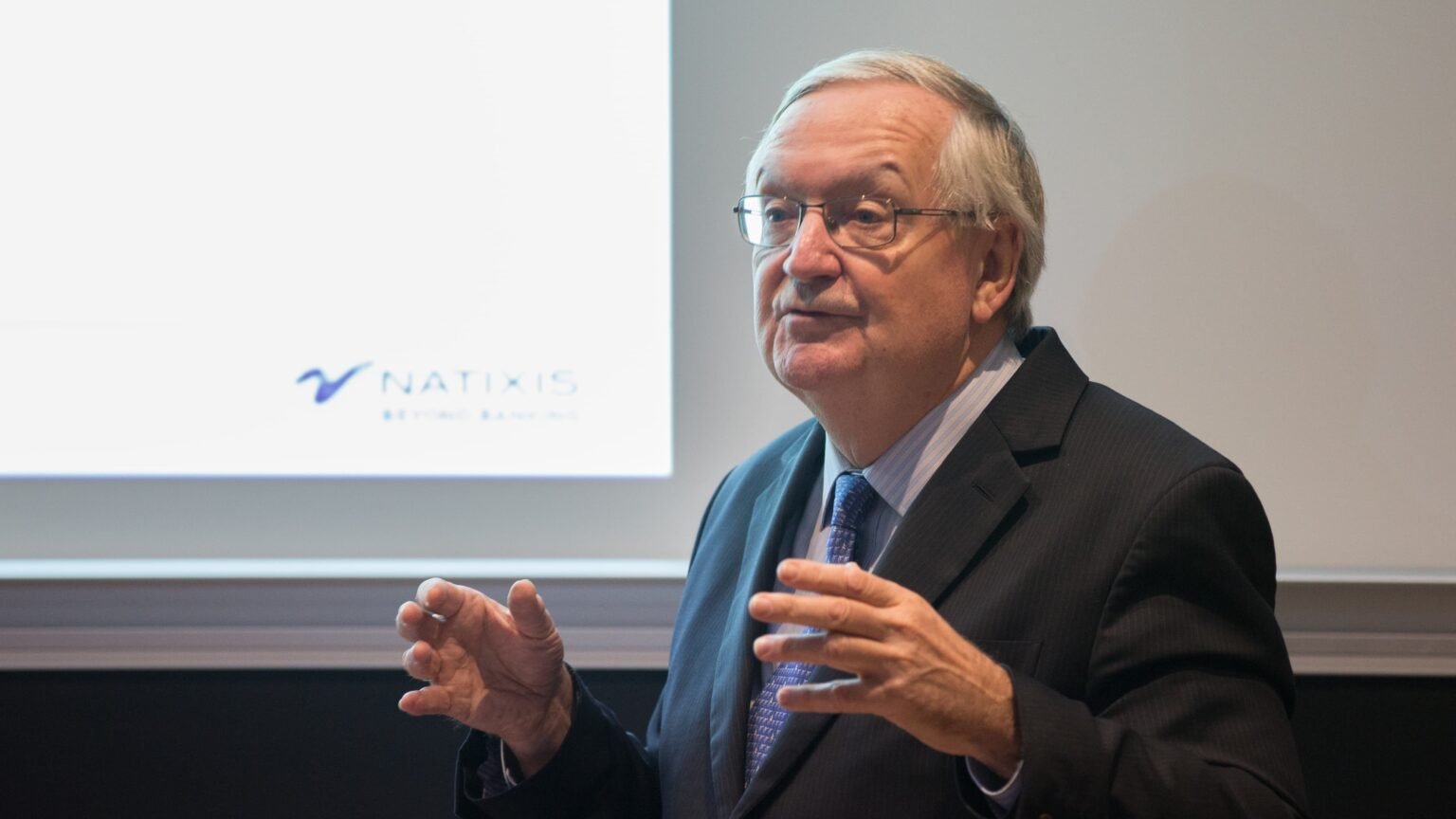 Patrick Artus pense que freiner la dette est impossible, à moins que l'on réforme le système politique