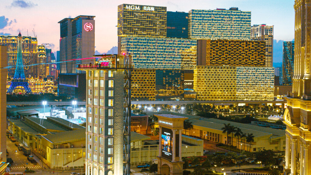 L’Équilibrisme de Macao : Casinos, Culture et l’Œil de Pékin Les casinos de Macao comme Le Parisian Dusk