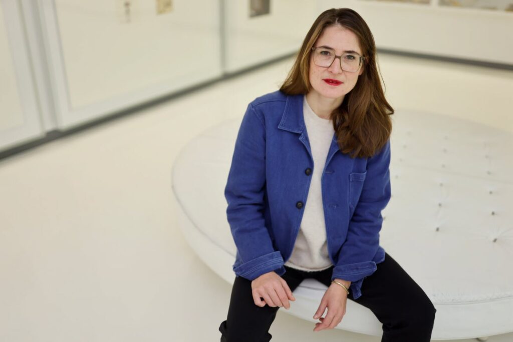 Anna Sailer parle du retard que la France peut avoir quant aux technologies de climatisation qui sont moins gourmandes mais efficaces, particulièrement prisées des musées. © Jean-Francois Badias