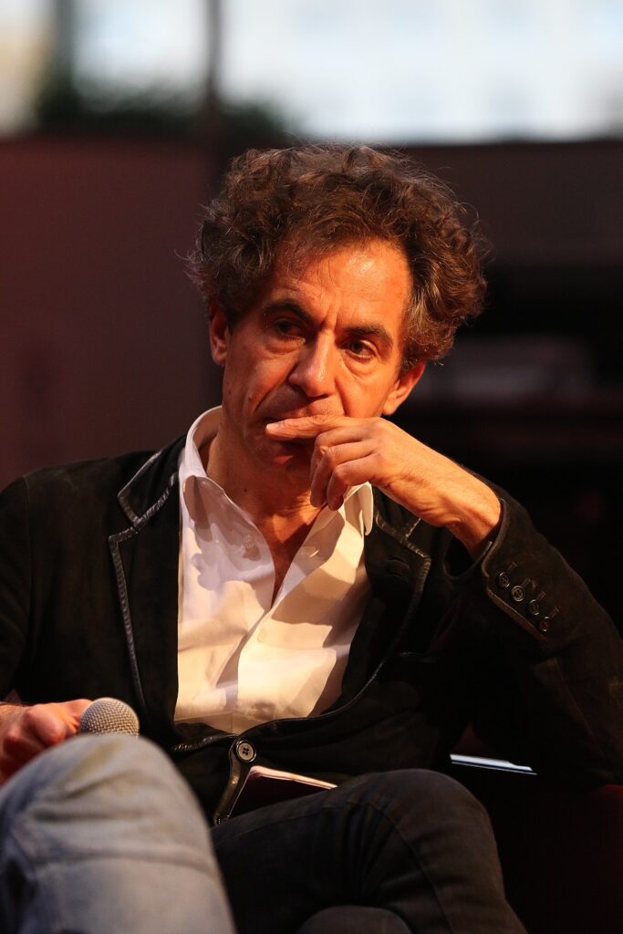 Étienne Klein, physicien et auteur, reprend le concept du temps et nous indique que le temps existe peut-être mais pas comme nous le connaissons.