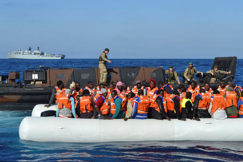 Les embarcations de migrants qui traversent la Manche. © Ministère de la Défense britannique, Crown copyright