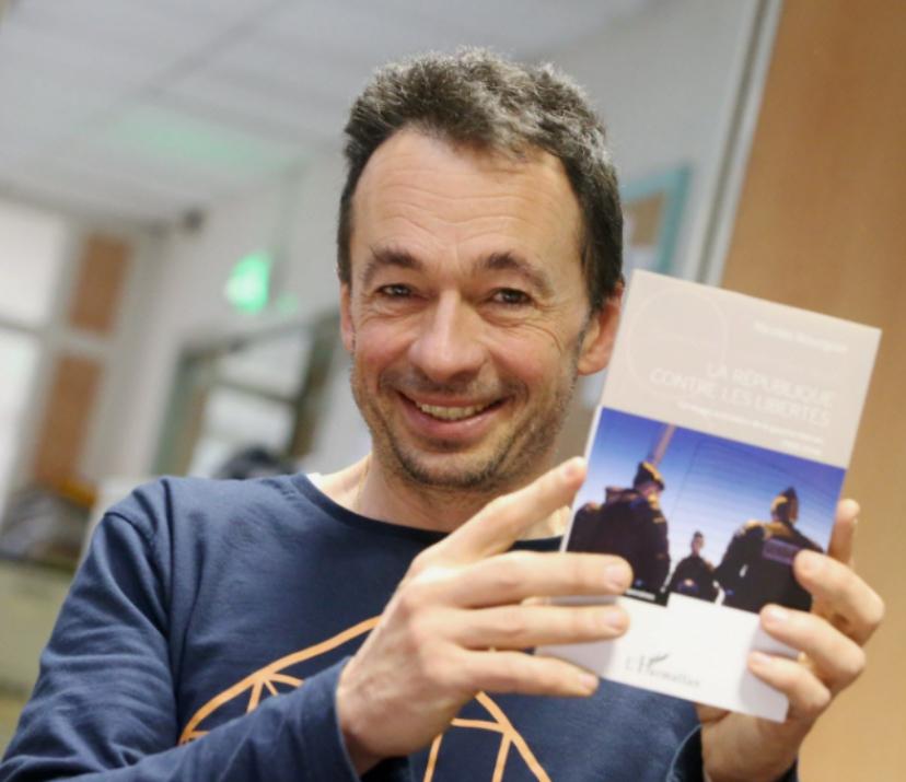 Nicolas Bourgoin, professeur à l’Université de Besançon, nous raconte comment la sécurité migratoire varie selon la taille d'une ville ou les circonstances personnelles des personnes étrangères.