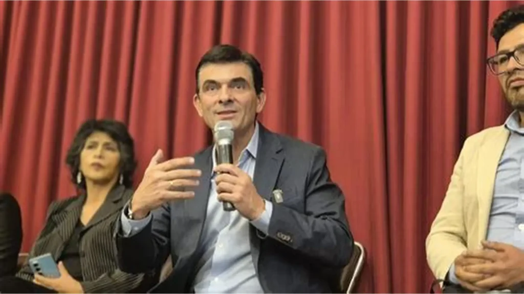 Bolivie : Un grand changement politique a eu lieu après 20 ans Rodrigo Paz Pereira a promis de restaurer l'économie bolivienne pour qu'elle serve à tous.