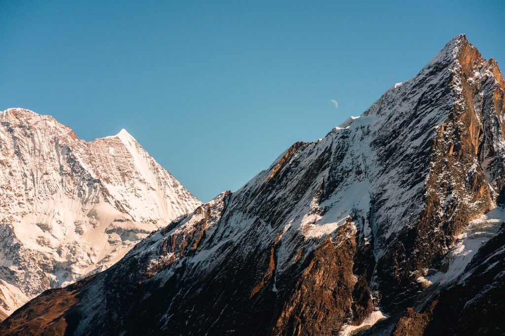Le Népal mise sur 97 sommets gratuits pour séduire les alpinistes du monde entier Des montagnes au Népal