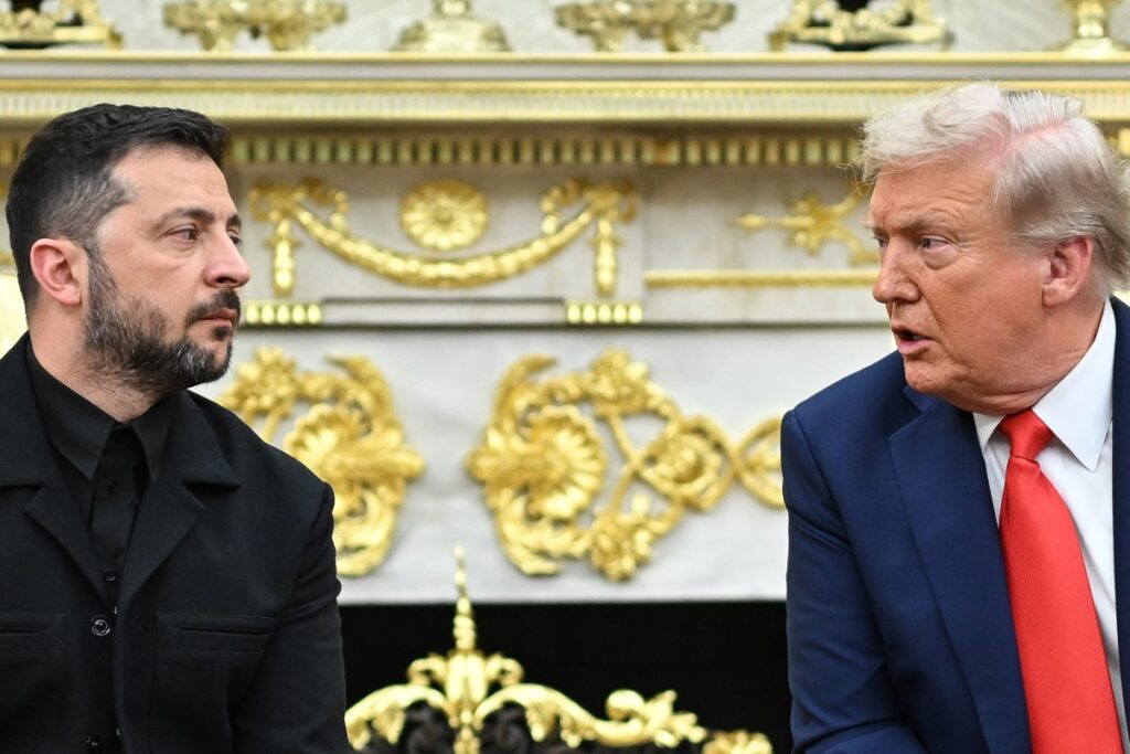 Zelensky sort renforcé de la Maison-Blanche Brûlé par la dernière visite, Zelensky n'a pas joué avec le feu et a mis un costume pour sa rencontre avec Trump et d'autres dirigeants européens.