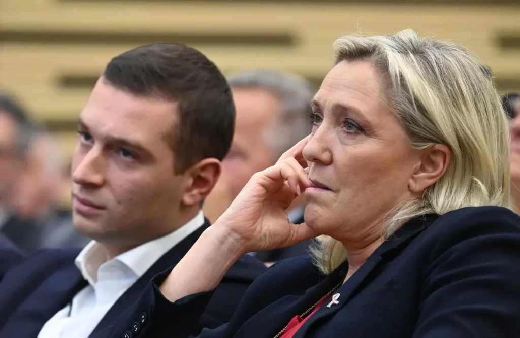 Le Pen et Bardella exigent une dissolution express après leur rencontre avec Bayrou Marine Le Pen et Jordan Bardella veulent multiplier leurs chances d'accéder au pouvoir
