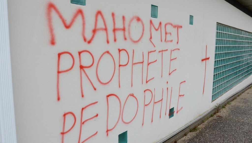 Des tags islamophobes fleurissent un peu partout, comme à Rennes. (photo : Ronan Houssin) © AFP - Ronan Houssin