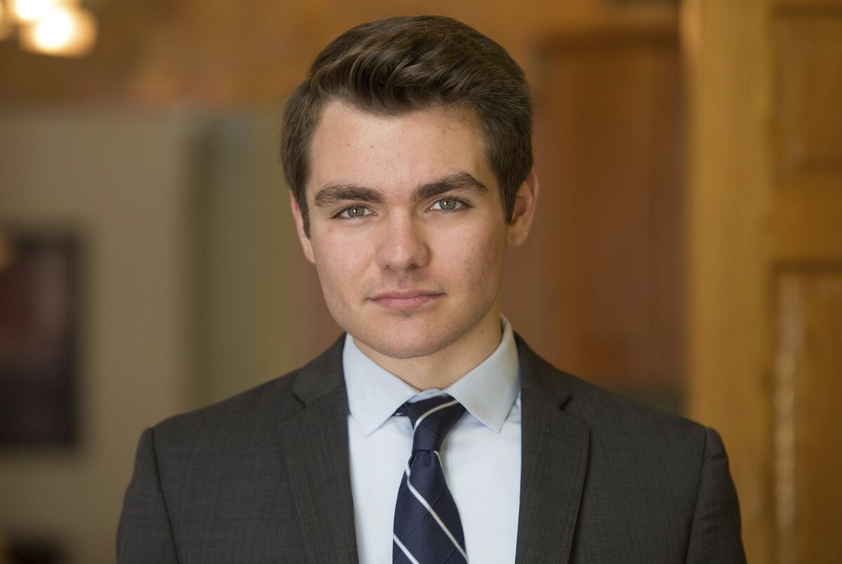 Nick Fuentes est un influenceur qui pense que le racisme est une conséquence normale de ce qui se passe en société