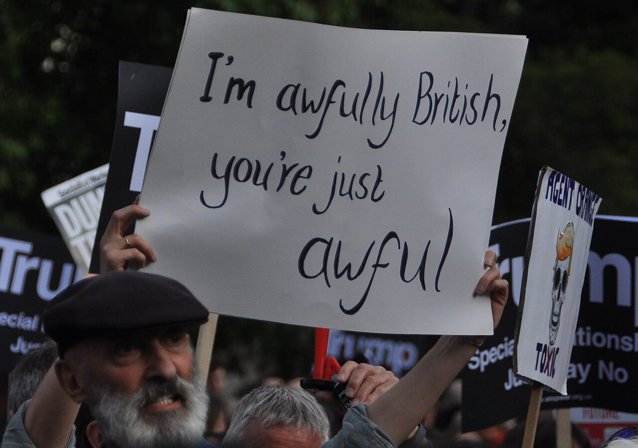 Trump n'a pas été accueilli en fanfare à Londres en septembre 2025; Même en 2019, des panneaux affichaient des messages tels que "Je suis horriblement anglais, mais vous êtes simplement horrible" lors de la dernière visite de Trump en Angleterre.