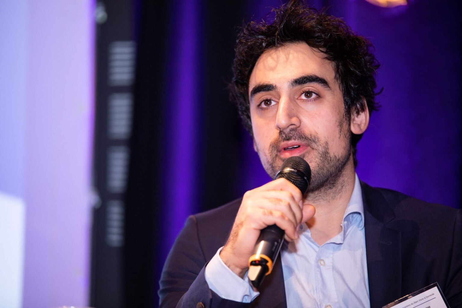 Amir Reza-Tofighi dénonce ouvertement l'excès de taxes qui contribue à détruire l'écosystème des TPE et PME.