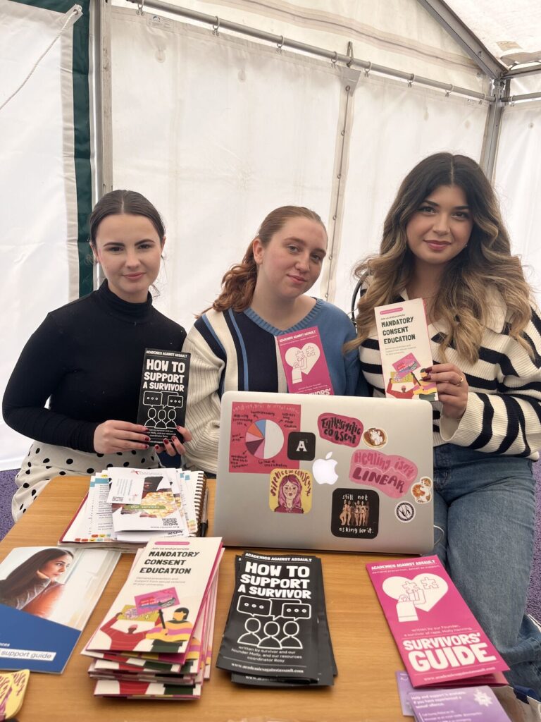 AAA organise des ateliers pour éduquer les étudiants sur les violences sexuelles et partager des ressources pour les victimes. © AAA/ Linkedin