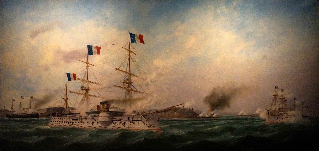 Prise de Ma Koung par l’escadre de l’amiral Courbet (1885), d’Édouard Adam (1847-1929). Le tableau se trouve au Musée d’Orsay, mais n’est actuellement pas exposé en salle
