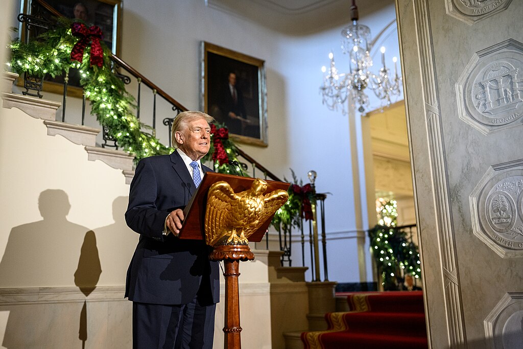 Des juges d’immigration licenciés à New York, une purge politique sauce Trump Donald Trump lors d'une soirée de Noël à la Maison Blanche.