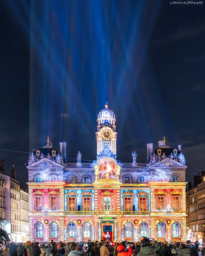 La Fête des Lumières à Lyon bat son plein.
