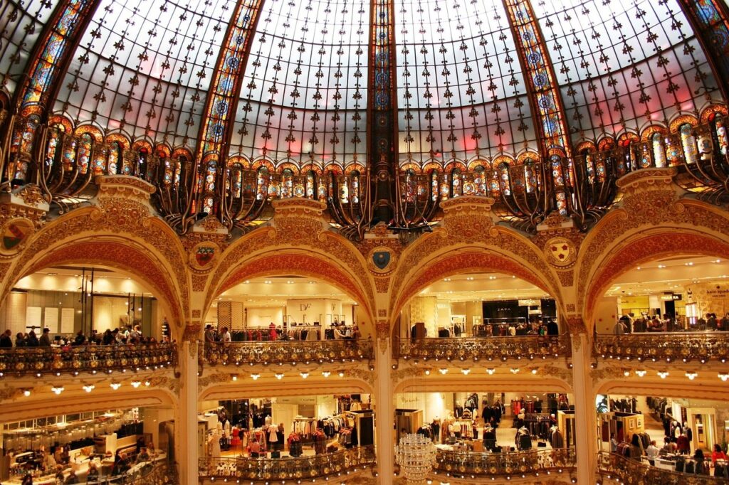 Black Friday : le bonheur s’achète-t-il en solde ? Le Black Friday des galleries Lafayette se termine aujourd'hui.