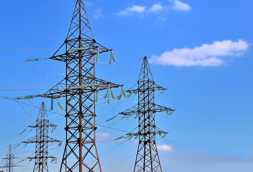 Électricité : un prix qui plonge à l’aube, mais une facture qui continue de grimper Le prix de l'électricité baisse mais cela n'apaise pas tout le monde.