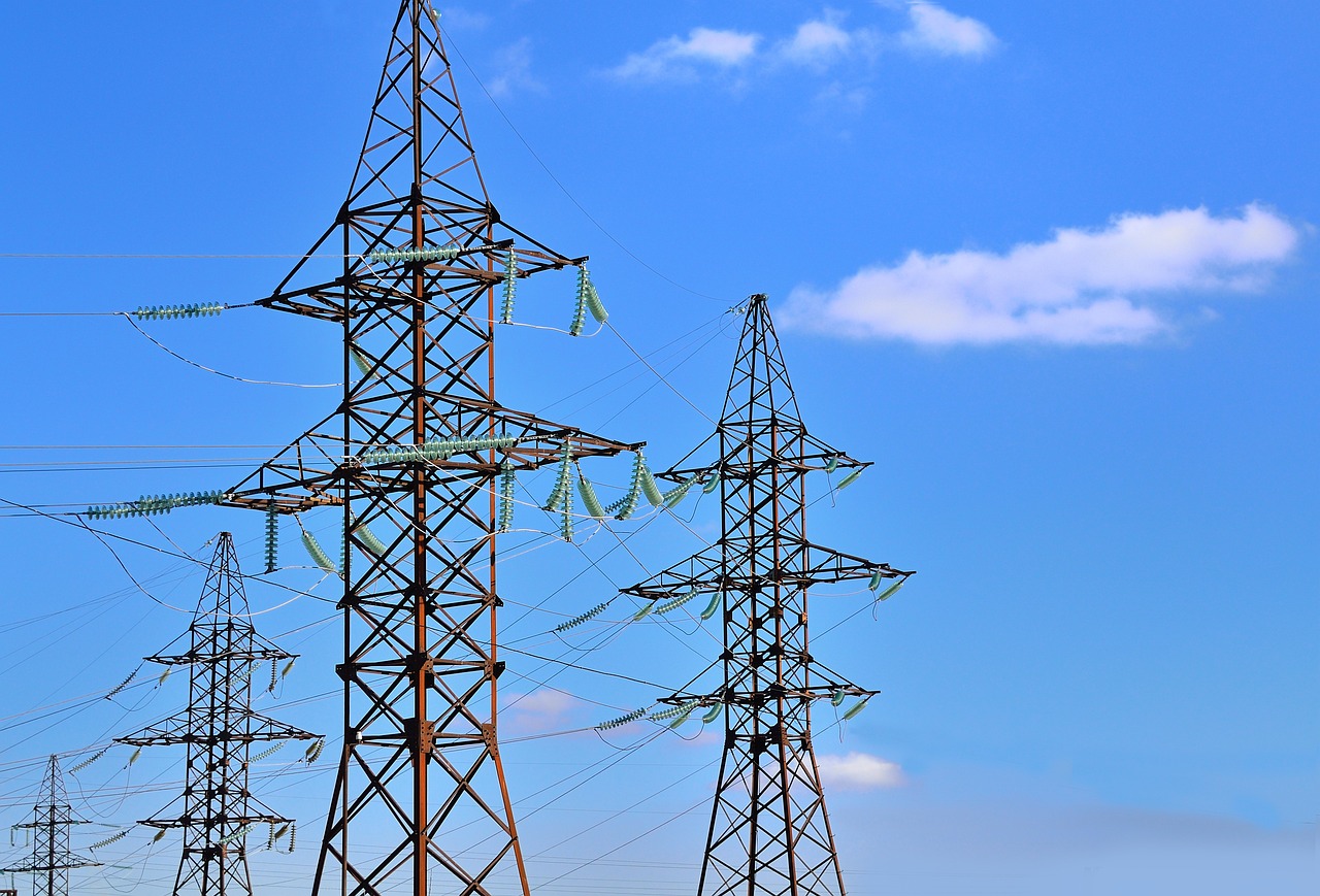 Le prix de l'électricité baisse mais cela n'apaise pas tout le monde.