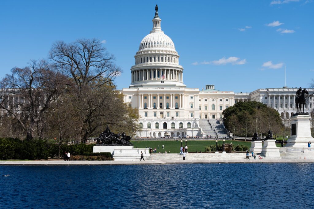 Fermeture du gouvernement américain dans un contexte de crise institutionnelle