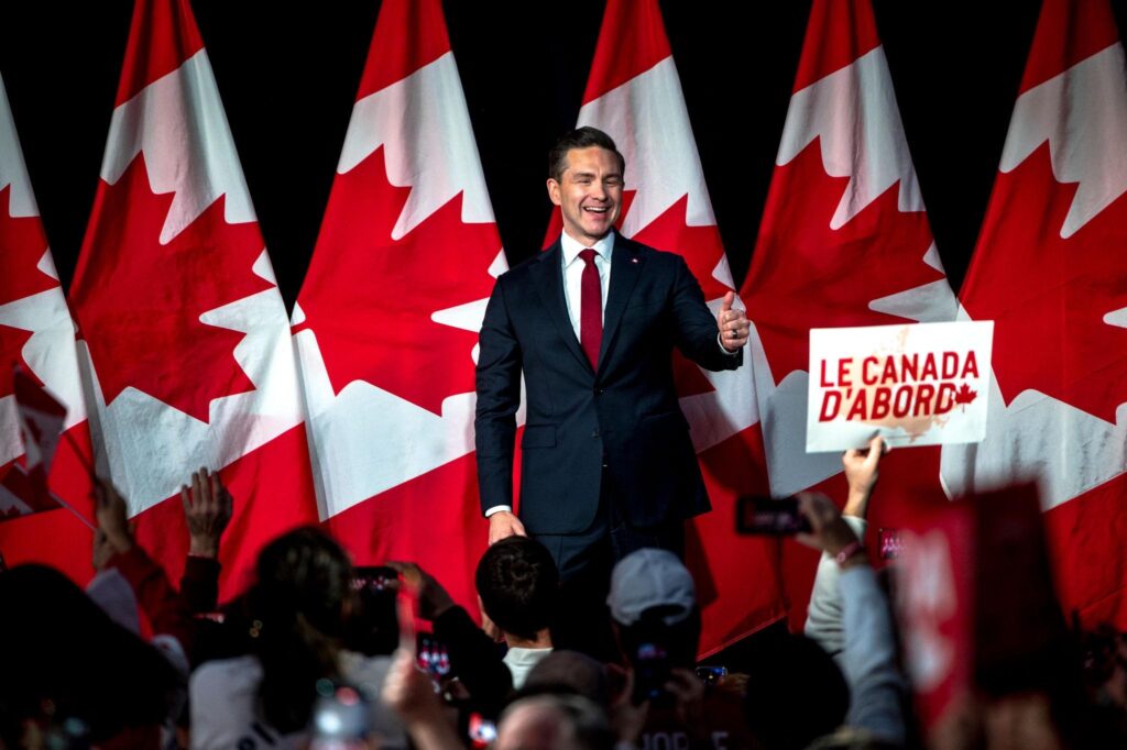 Pierre Poilievre réélu présentant ses priorités économiques