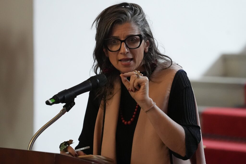 Des diplomates réunis pour discuter de la polémique diplomatique en France.