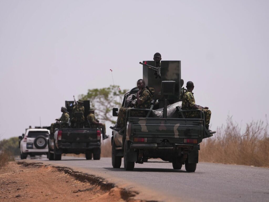 Attaques de Lakurawa au Nigeria 2026 au moins 34 morts dans l’État de Kebbi Déploiement de l'armée pour contrer les Attaques de Lakurawa au Nigeria.