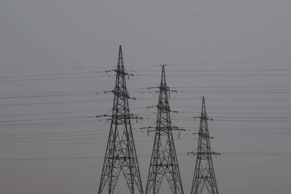 Importations d’électricité en Ukraine Les flux énergétiques européens persistent après la fin du soutien de la Slovaquie Kiev 2026 Surveillance des infrastructures liées aux Importations d'électricité en Ukraine.